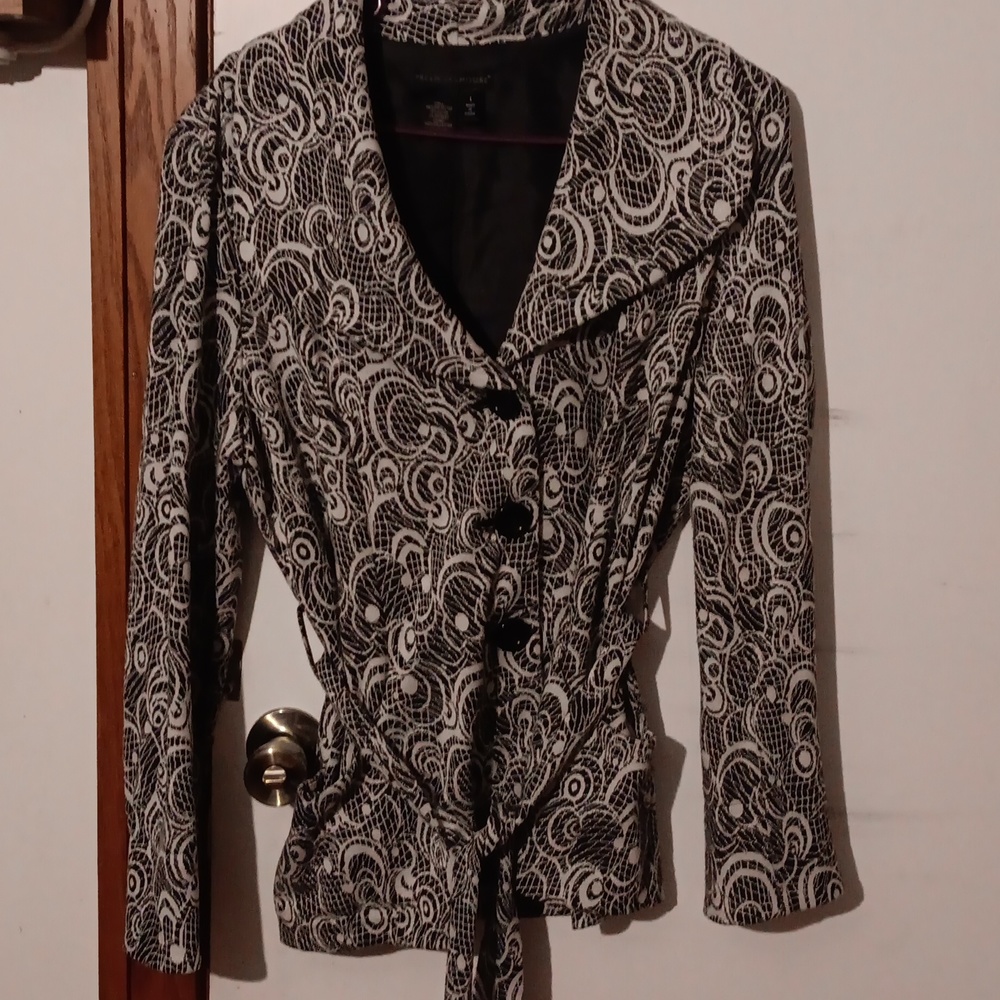 Woman's size large Preswick & Moore black and white blazer